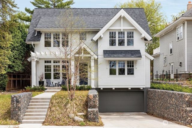 9859 Redmond Woodinville Road NE, Redmond, WA 98052