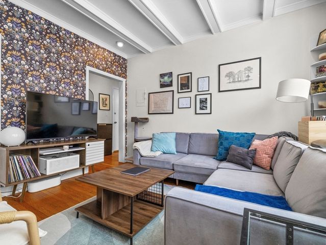 1486 Commonwealth Ave 4, Boston, MA 02135