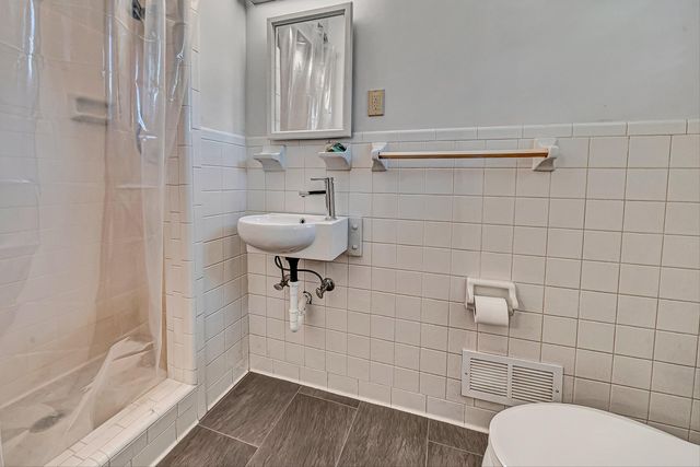 4824 Brookwood DR, Roanoke, VA 24018