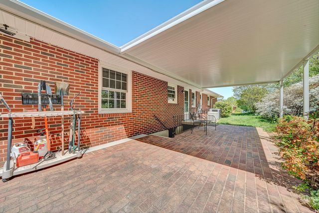 4824 Brookwood DR, Roanoke, VA 24018