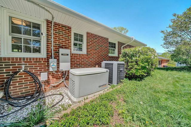 4824 Brookwood DR, Roanoke, VA 24018