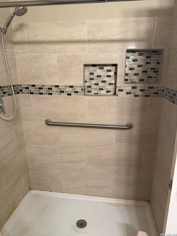 319 Laddie, San Antonio, TX 78201