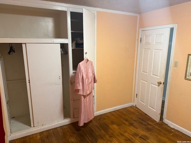 319 Laddie, San Antonio, TX 78201