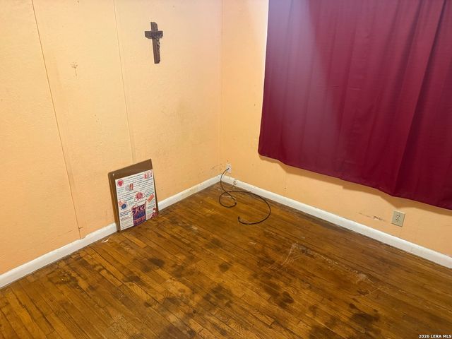 319 Laddie, San Antonio, TX 78201