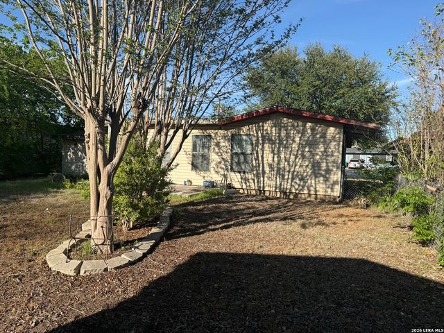 319 Laddie, San Antonio, TX 78201