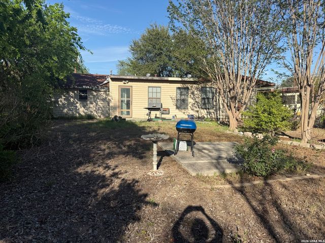 319 Laddie, San Antonio, TX 78201