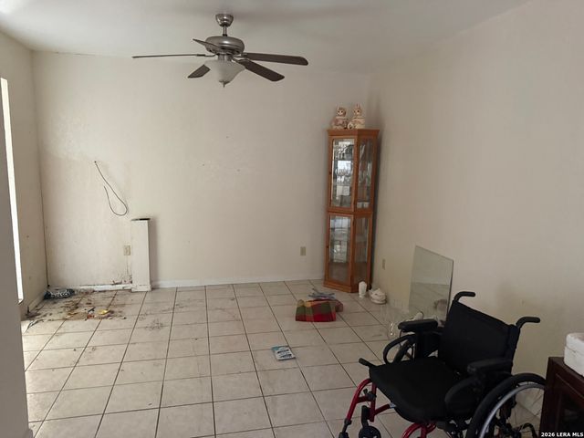 319 Laddie, San Antonio, TX 78201