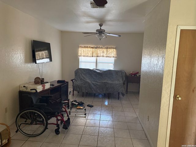 319 Laddie, San Antonio, TX 78201