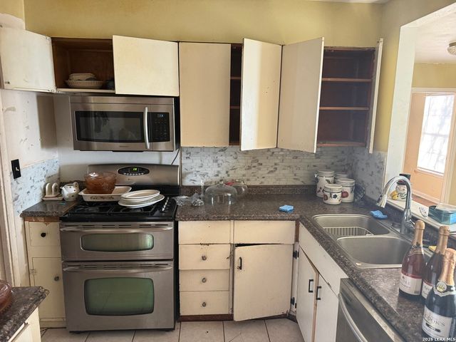 319 Laddie, San Antonio, TX 78201