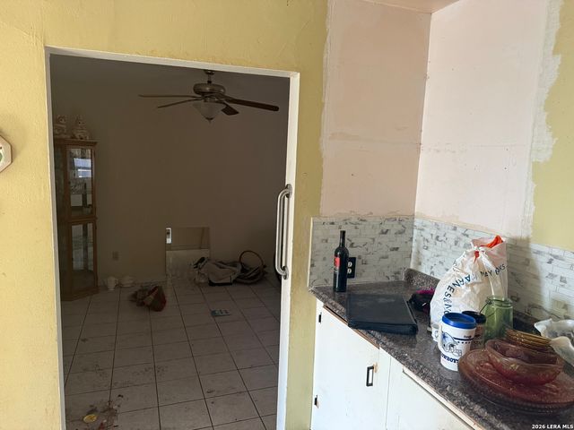 319 Laddie, San Antonio, TX 78201