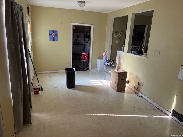 319 Laddie, San Antonio, TX 78201