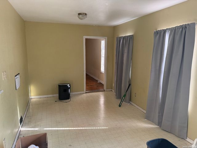 319 Laddie, San Antonio, TX 78201