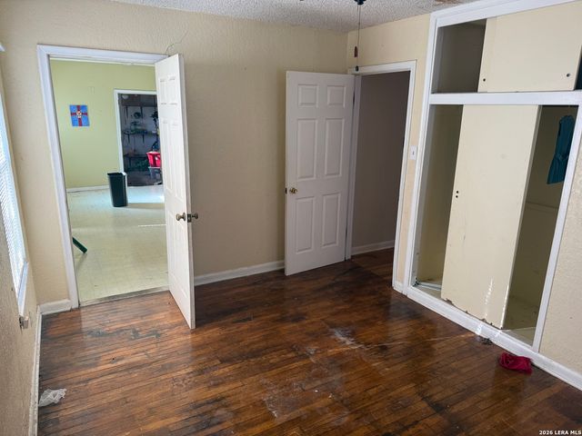 319 Laddie, San Antonio, TX 78201