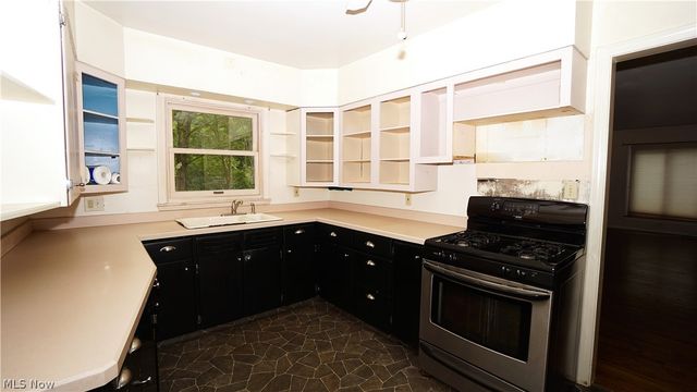 556 Royal Avenue, Akron, OH 44303