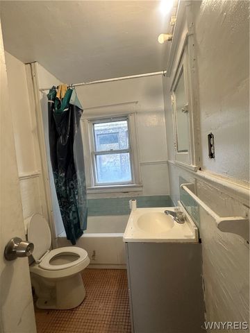42 Brewster Street, Buffalo, NY 14214