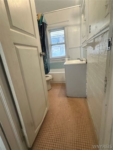 42 Brewster Street, Buffalo, NY 14214