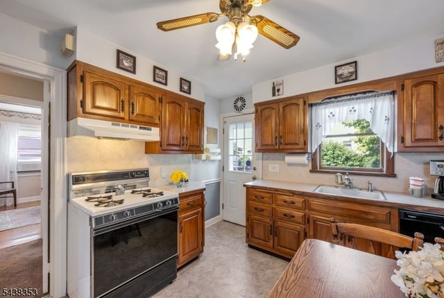 65 Harding Ave, Totowa Boro, NJ 07512