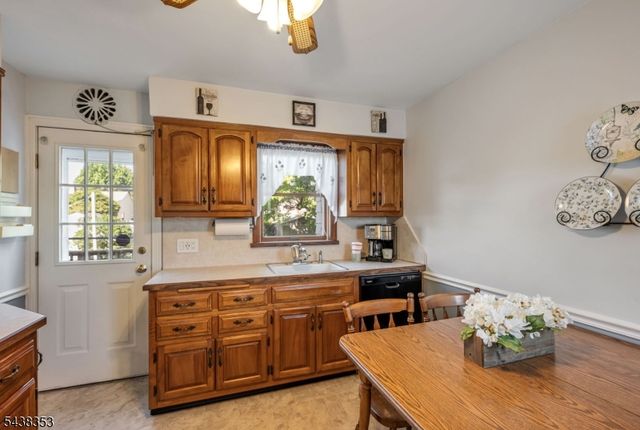 65 Harding Ave, Totowa Boro, NJ 07512