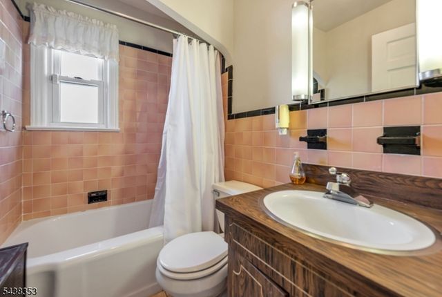 65 Harding Ave, Totowa Boro, NJ 07512