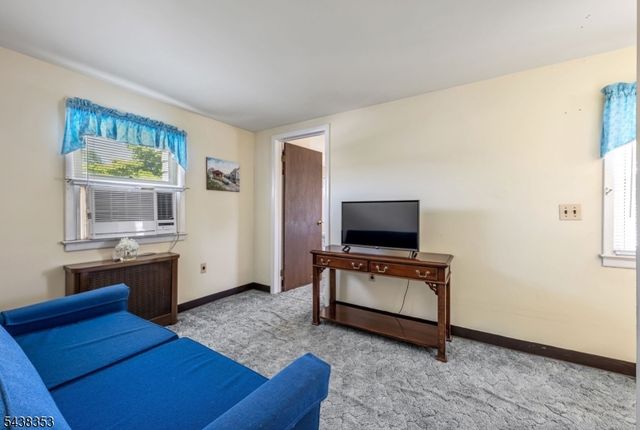 65 Harding Ave, Totowa Boro, NJ 07512