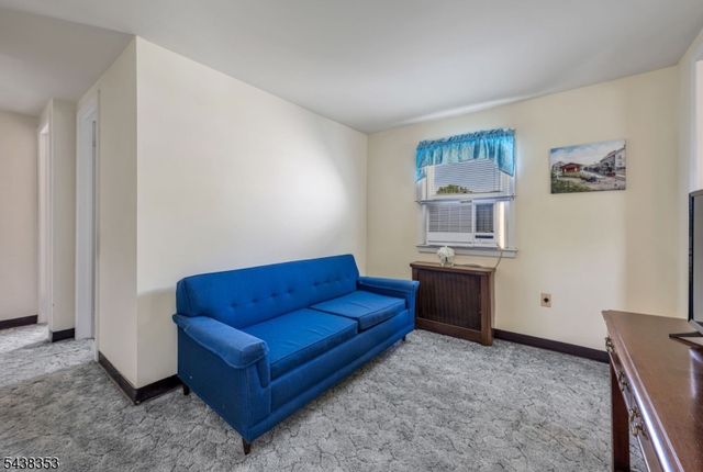 65 Harding Ave, Totowa Boro, NJ 07512
