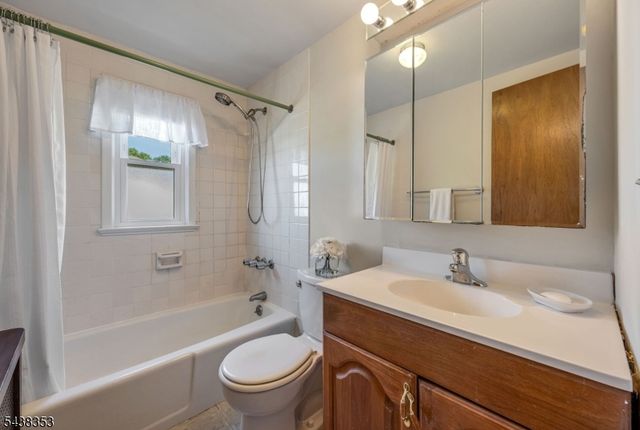 65 Harding Ave, Totowa Boro, NJ 07512