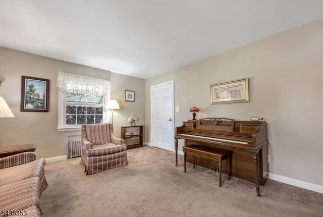 65 Harding Ave, Totowa Boro, NJ 07512