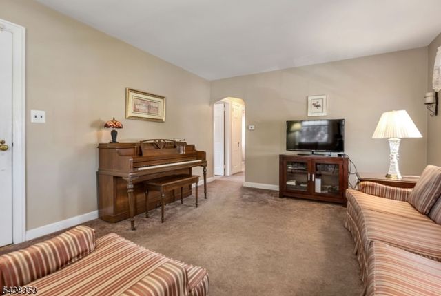 65 Harding Ave, Totowa Boro, NJ 07512