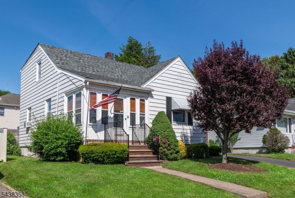 65 Harding Ave, Totowa Boro, NJ 07512