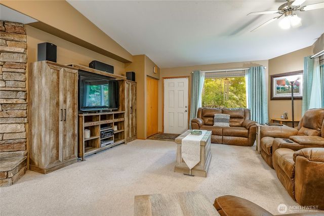 443 Rainbow Drive, Sedro Woolley, WA 98284