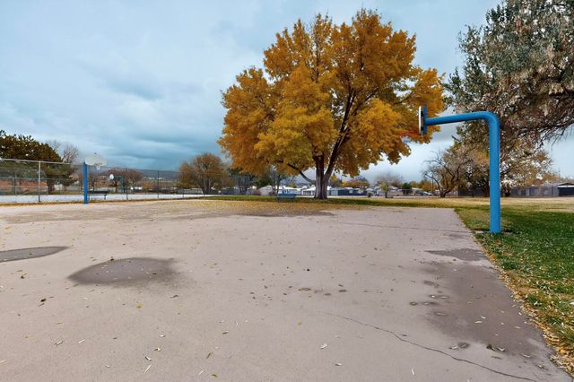 305 San Jose Avenue SE, Albuquerque, NM 87102