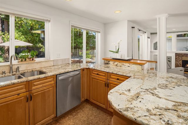 647 Edmonds Way, Edmonds, WA 98020
