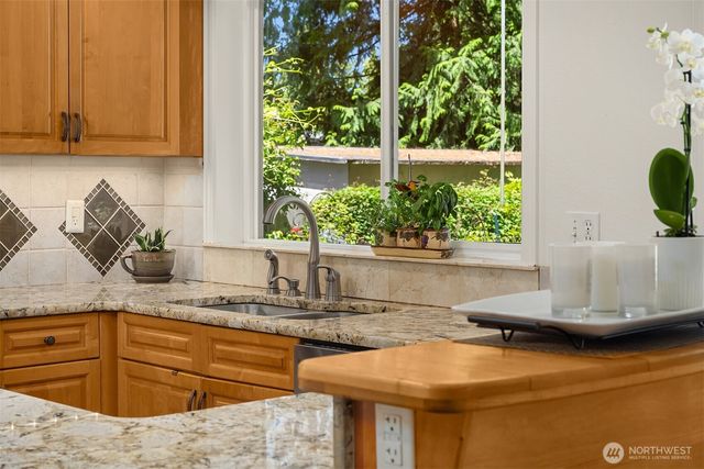 647 Edmonds Way, Edmonds, WA 98020