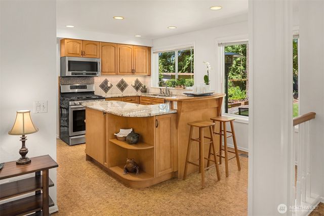 647 Edmonds Way, Edmonds, WA 98020