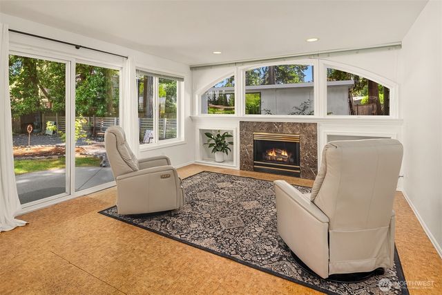 647 Edmonds Way, Edmonds, WA 98020