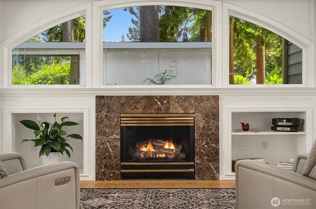 647 Edmonds Way, Edmonds, WA 98020