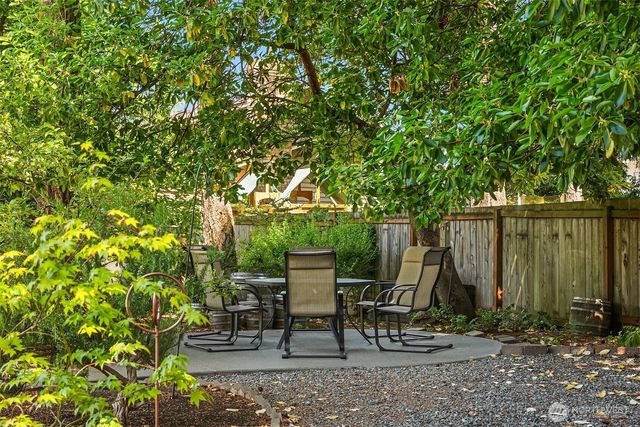647 Edmonds Way, Edmonds, WA 98020