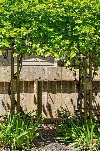 647 Edmonds Way, Edmonds, WA 98020