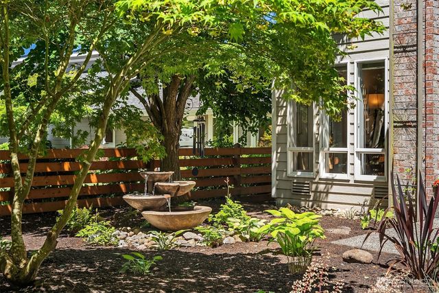 647 Edmonds Way, Edmonds, WA 98020