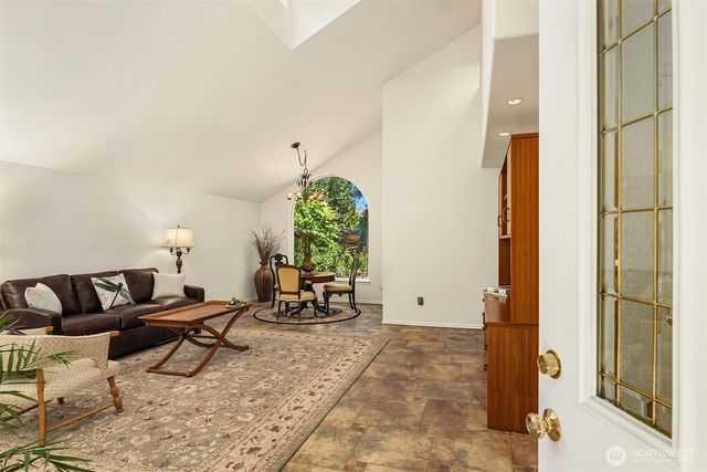 647 Edmonds Way, Edmonds, WA 98020