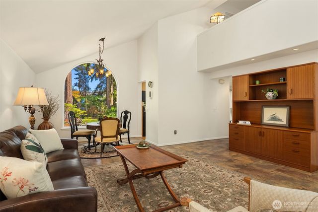 647 Edmonds Way, Edmonds, WA 98020