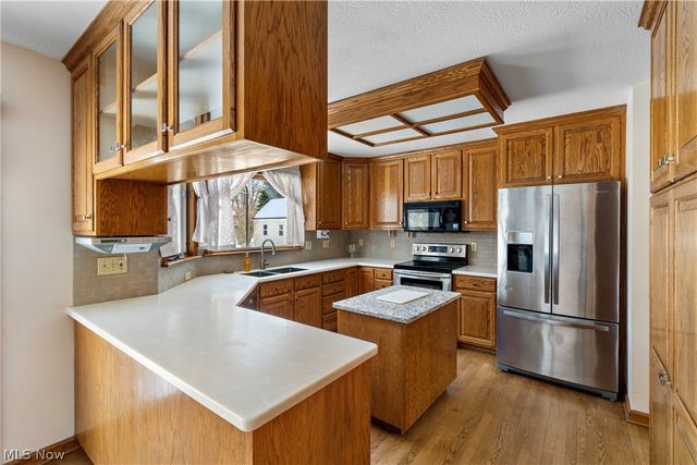 12224 Hoover Avenue NW, Uniontown, OH 44685