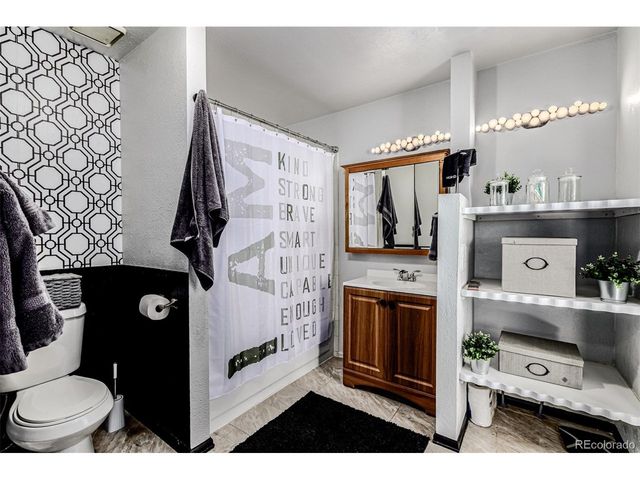 19044 E 16th Ave, Aurora, CO 80011