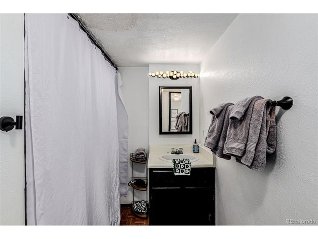 19044 E 16th Ave, Aurora, CO 80011