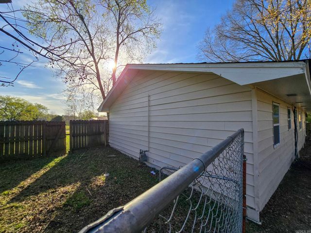 8201 Camelia, Benton, AR 72019