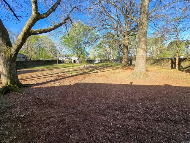 8201 Camelia, Benton, AR 72019