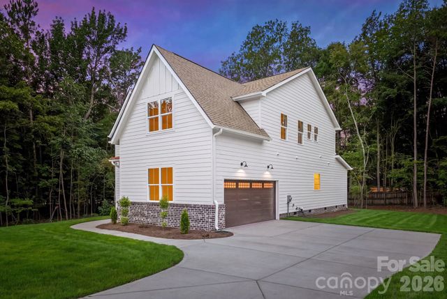 2311 Chateau Court, Matthews, NC 28105