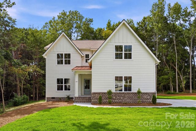 2311 Chateau Court, Matthews, NC 28105