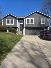 420 Rees Street, Leavenworth, KS 66048