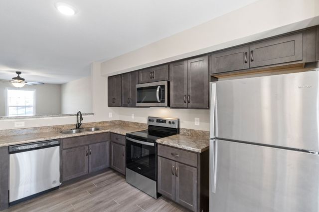 1136 Ziva Ln Apt C, Clarksville, TN 37040